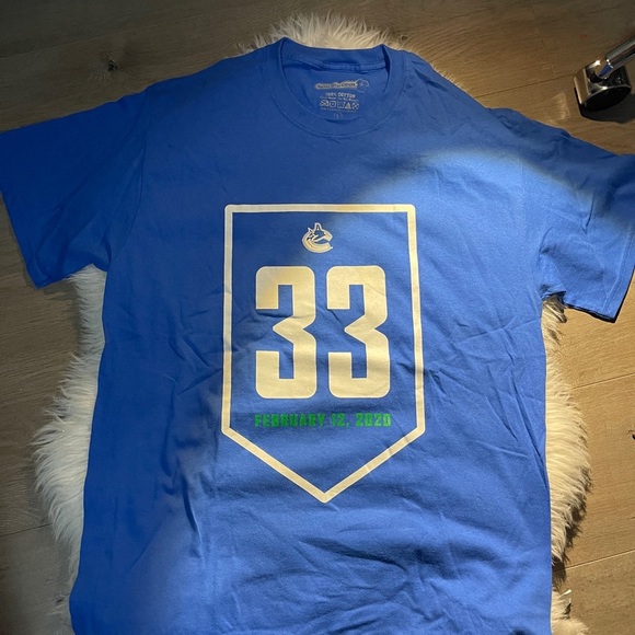 Vancouver Canucks Henrik Sedin retirement T-shirt Large - Picture 1 of 3
